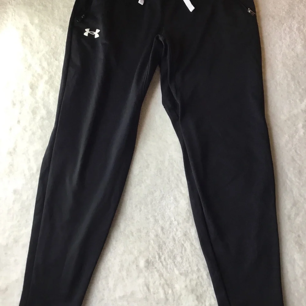 UNDER ARMOUR Boys size Y M Y L CURRY T SHIRT JOGGERS OUTFIT